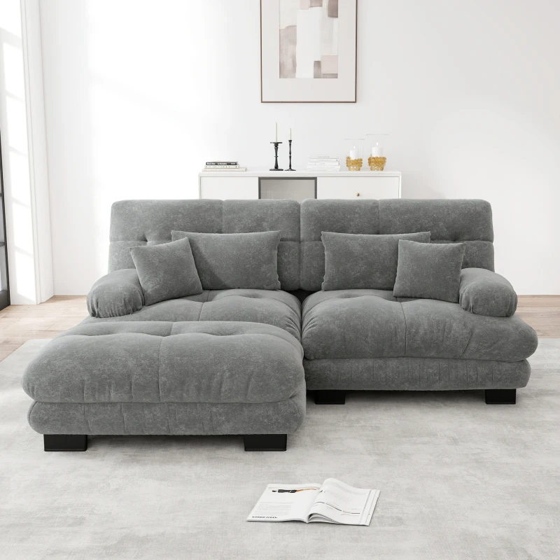 Canapé d'angle Nuage en tissu chenille gris deux places, accoudoirs larges et confortables avec deux coussins lombaires et deux coussins décoratifs, repose-pieds intégré, style épuré moderne, parfait pour