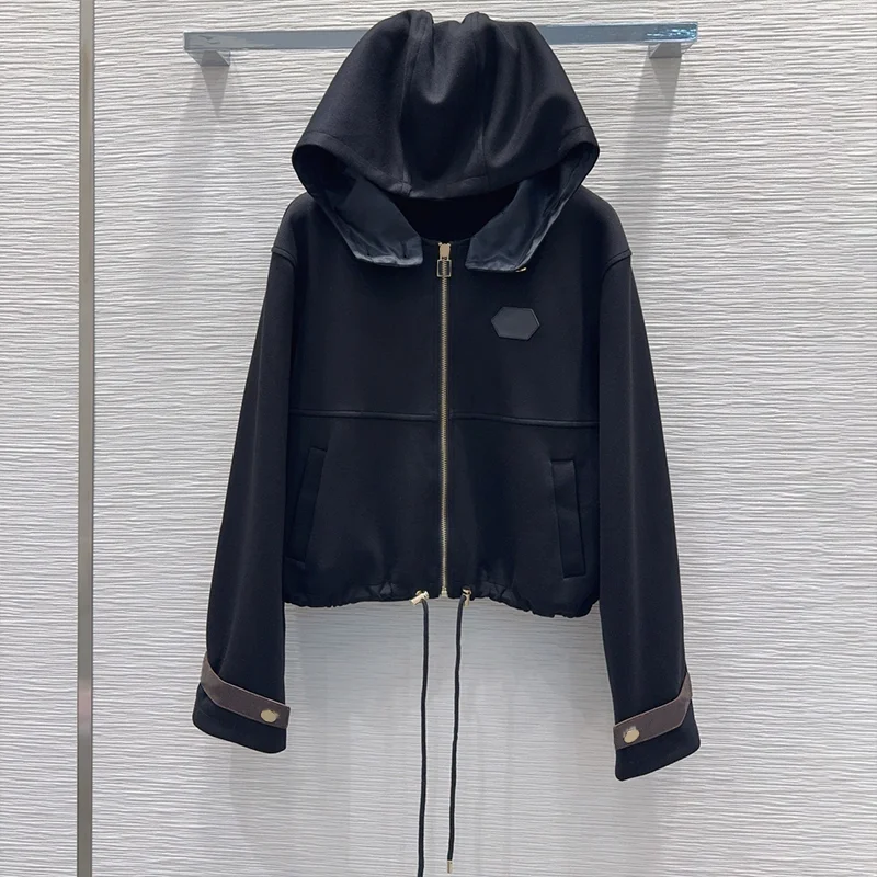 

Высококачественное женское пальто с капюшоном из кожи в стиле пэчворк. Роскошный и повседневный стиль с подшивкой на шнурке 25100942.