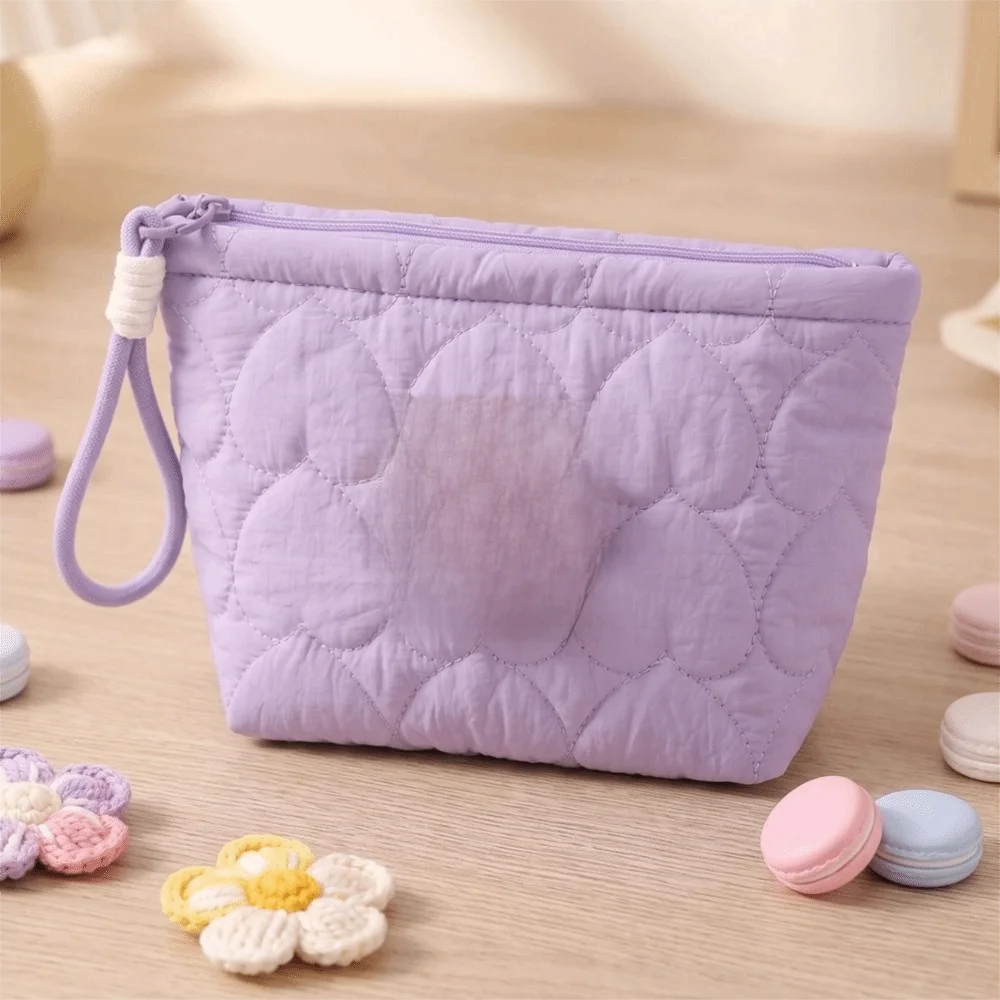 Large Capacity Portable Cosmetic Bag Quilted Heart Shape Travel Makeup Organizer with Handle Zipper Closure Women Wash Pack