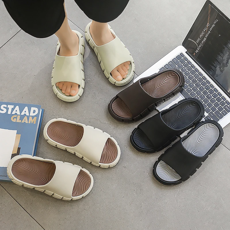 Summer cool slippers for men: Trendy, fashionable, casual, outdoor and home, anti-slip, anti-odor, soft-soled one-shoulder slipp