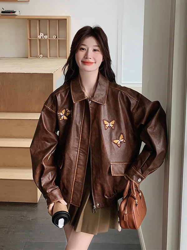 Giacca da Donna in Pelle PU con Ricamo Retrò, Colore Caffè, Capospalla per l'Autunno 2025, Tendenza Moda