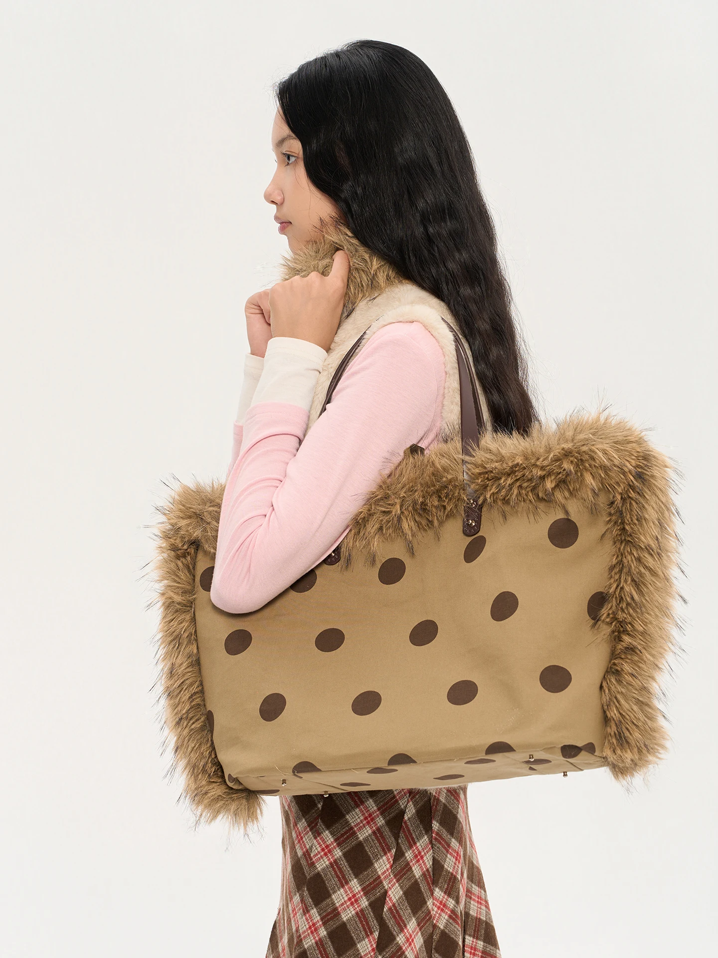 

Autumn / Winter New Polka Dot Printed Faux Fur Plush Handbag Casual And Versatile Large Capacity Single Shoulder Tote Bag Trendy