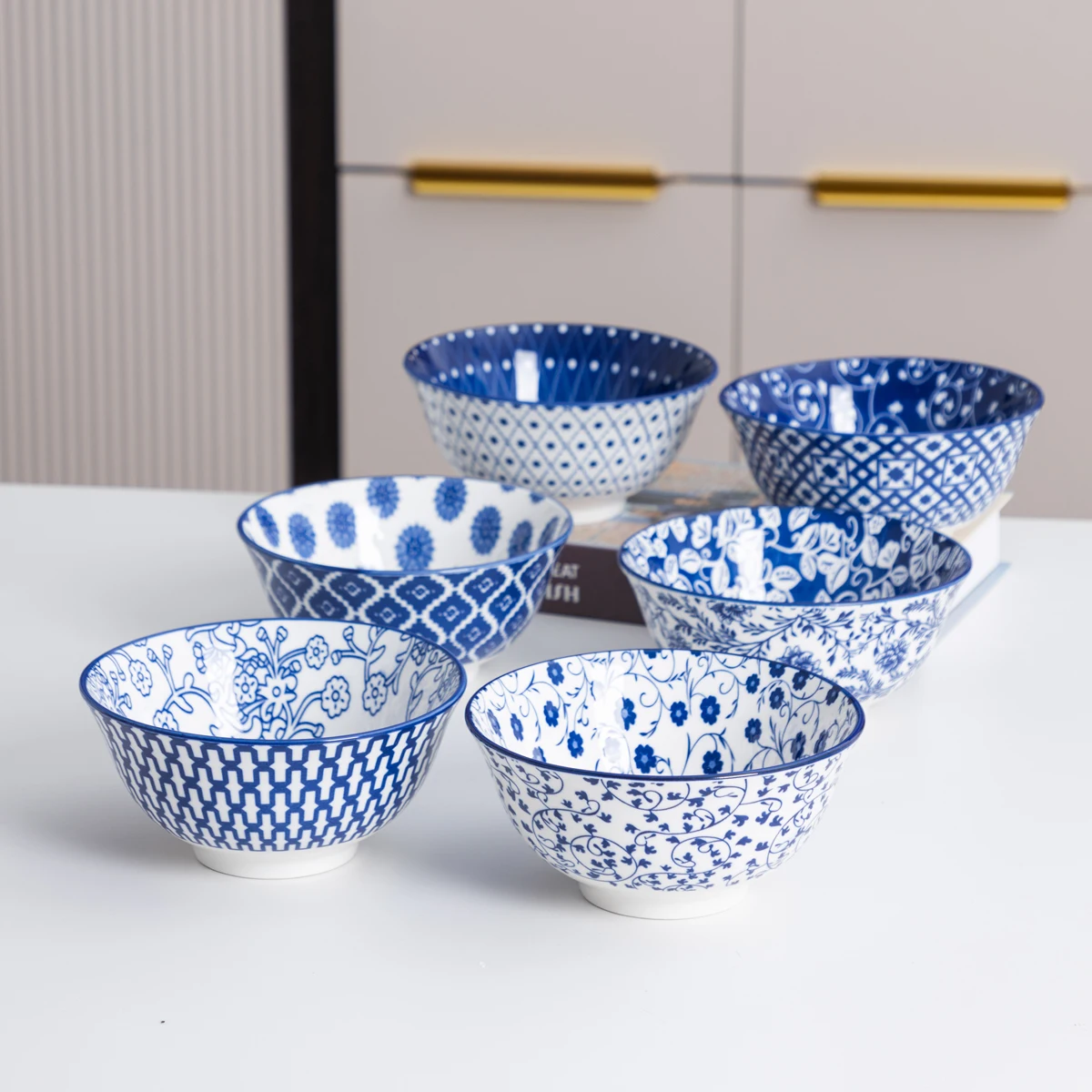 4/6 Pieces Blue and White Porcelain Bowls Premium Japanese-Style Ceramic Bowl Set Ideal Christmas Gift for Home Dining