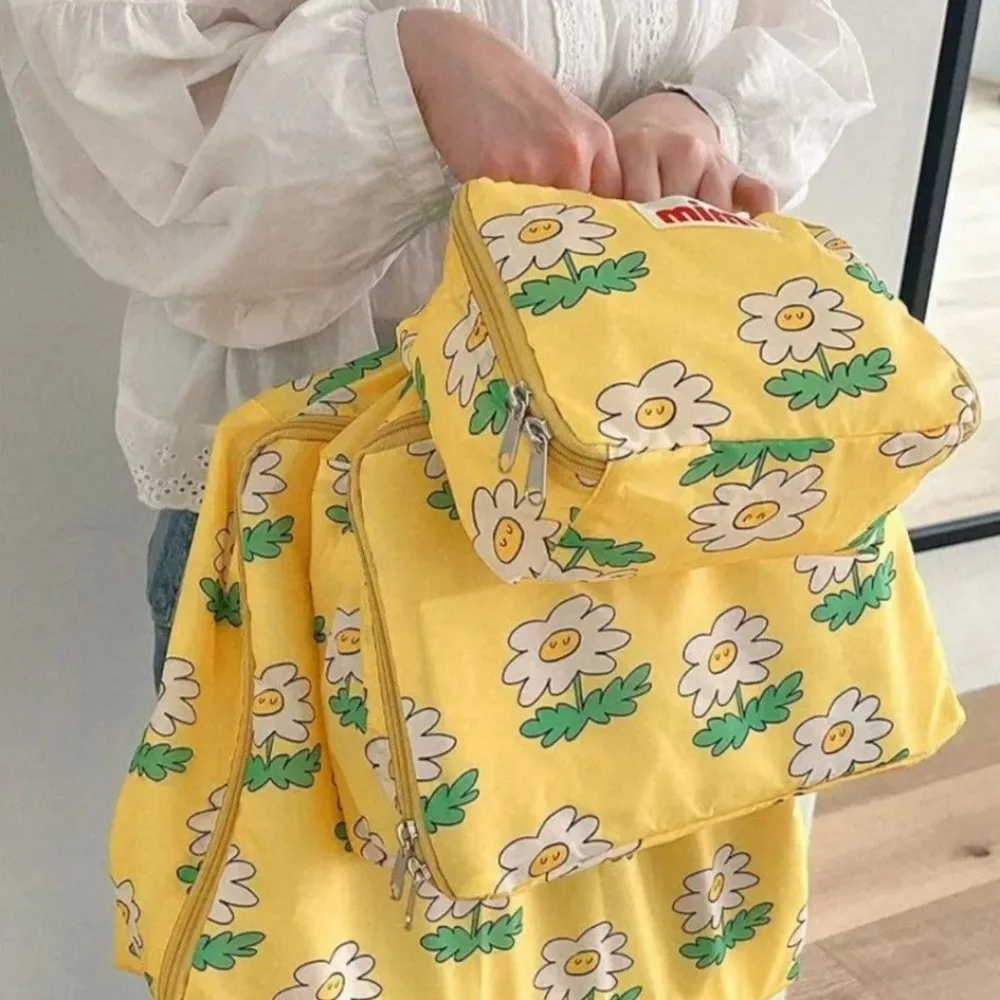 

Korean Portable Storage Bag Large Capacity with Zipper Handheld Bag Multi-Functional Travel Bag Storage Organizer