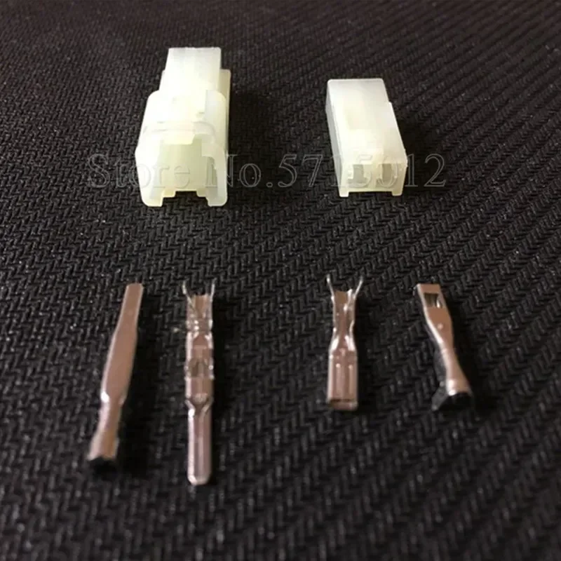 2 Hole Electronic Automotive Connector Auto Plug With Crimp Terminals