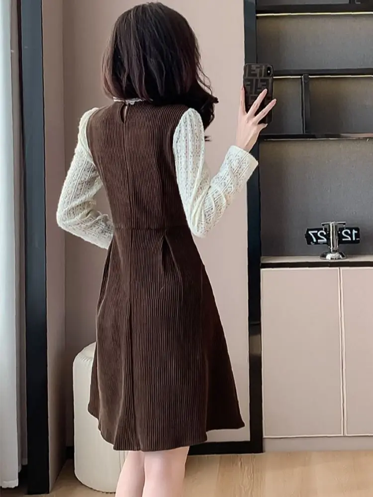 Two Slim Fitting Fake Dresses Cinched Waist to Show Off Slender Figurea Youthful Temperament Beautiful Corduroy Skirt