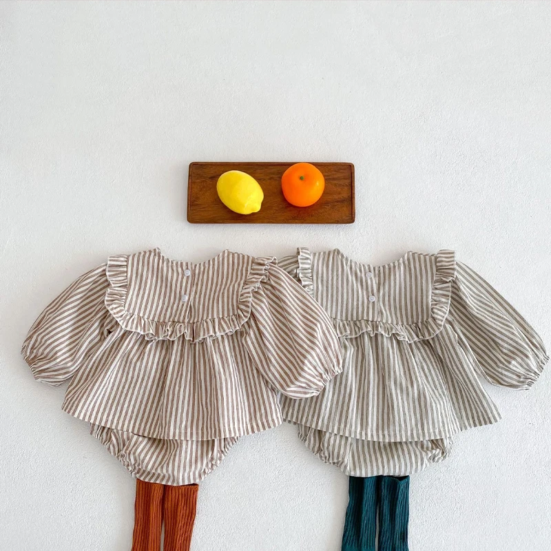 New autumn baby clothing, 0-3 year old girl with a ruffle collar striped long sleeved skirt and bread pants two-piece set