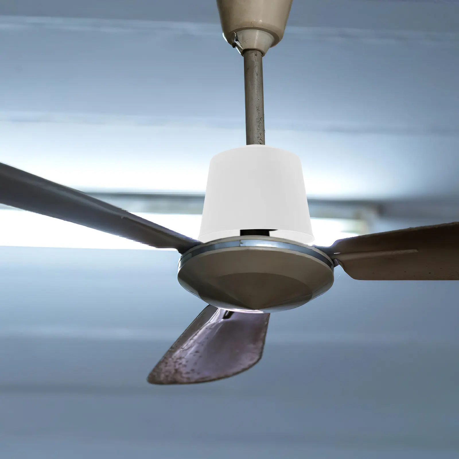 

2 шт. универсальные пластиковые защитные накладки на основание потолочного вентилятора, сменные аксессуары для вентиляторов