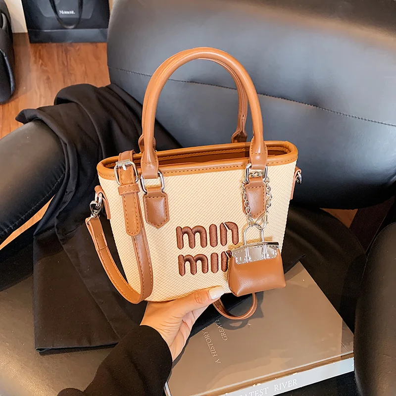 

Hot-selling Fashion Popular Large-capacity Handbag Women's New Simple Paris Designer Messenger Bag Women's Casual Shoulder Bag