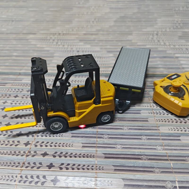 Novo 1/64 mini liga empilhadeira simulação de controle remoto veículo engenharia dupla controle remoto pode ser controlado pelo telefone móvel