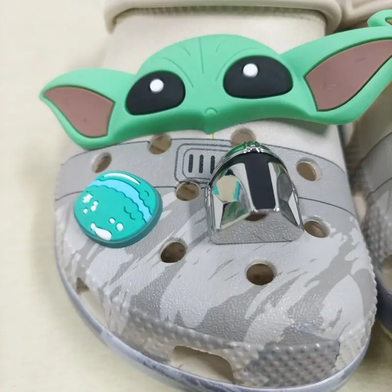 صنادل Yoda Baby Hole Kawaii Eva Anime متوفرة في المخزون شباشب صيفية للبالغين والأطفال هدية أحذية الشاطئ المنزلية