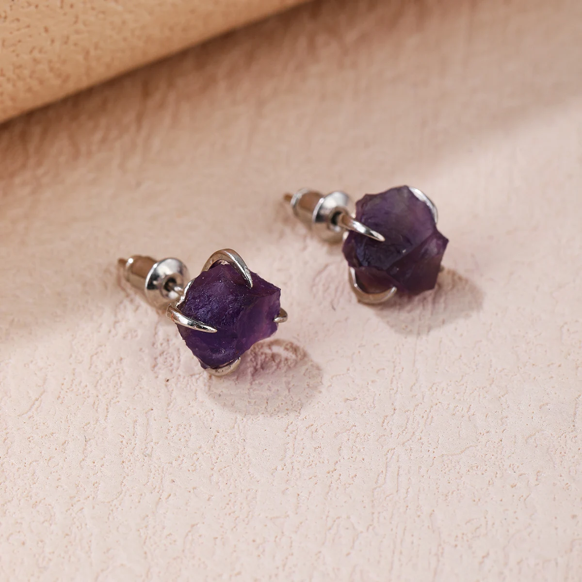 

BOROSA New Arrival Silver Color Rough Natural Amethyst Earrings Claw Setting Crystal Stone Stud Earrings Women GH013