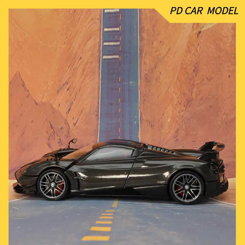 LCD  Collectible 1:18 Scale Model fo Pagani Huayra Roadster BC for friends and family