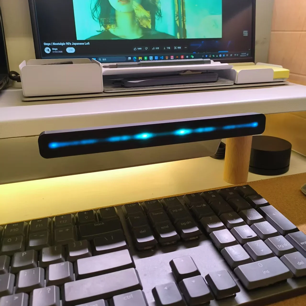 Music rhythm sensor light, voice-activated computer table, creative atmosphere light, retro e-sports room decoration