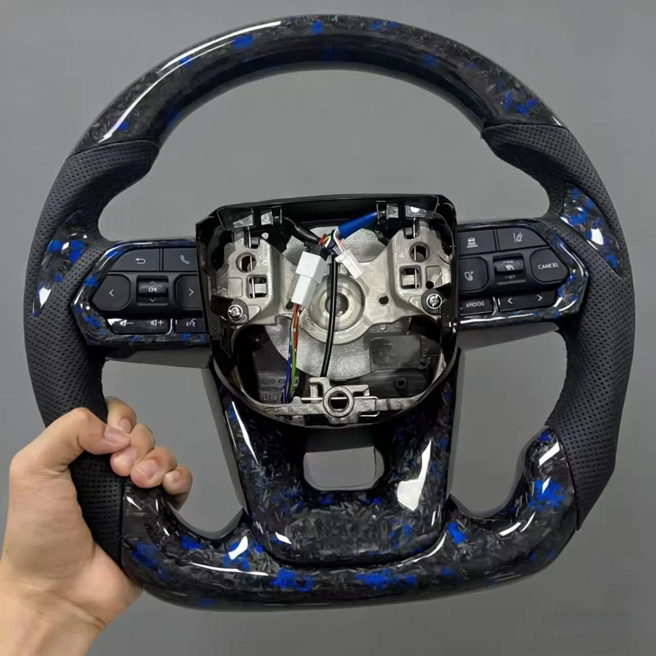 Carbon Fiber Steering Wheel For Prado LC120 LC79 LC70 LC200 LC300 Land Cruiser Hilux N70 Car Steering Wheel For Toyota Forged