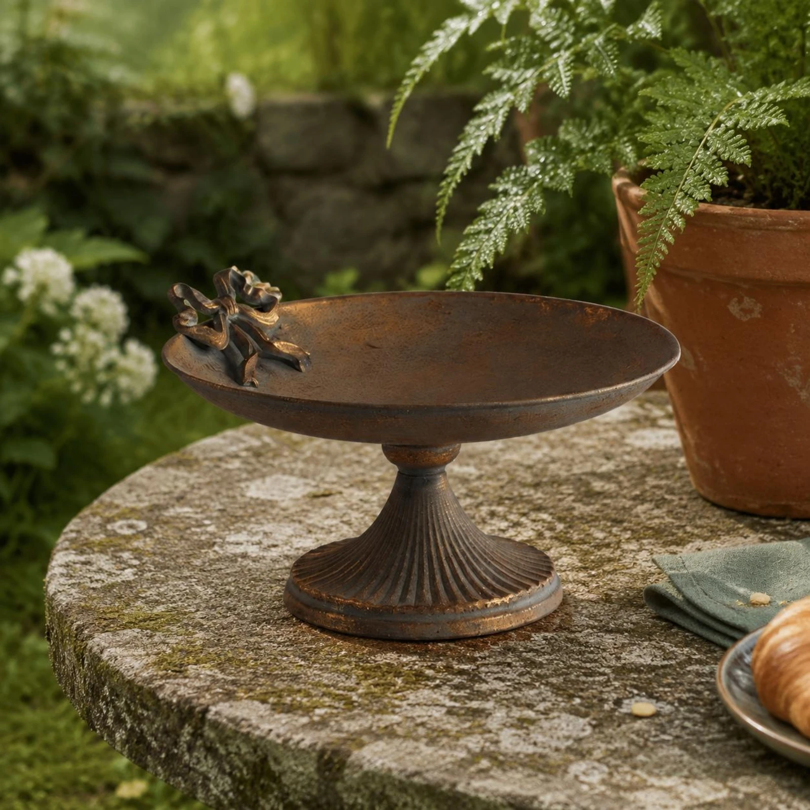 Decorative Bird Feeder Distressed Finish Rustic Pedestal Dish House Decoration Shabby Chic Home Decor Sturdy Metal for Tabletop