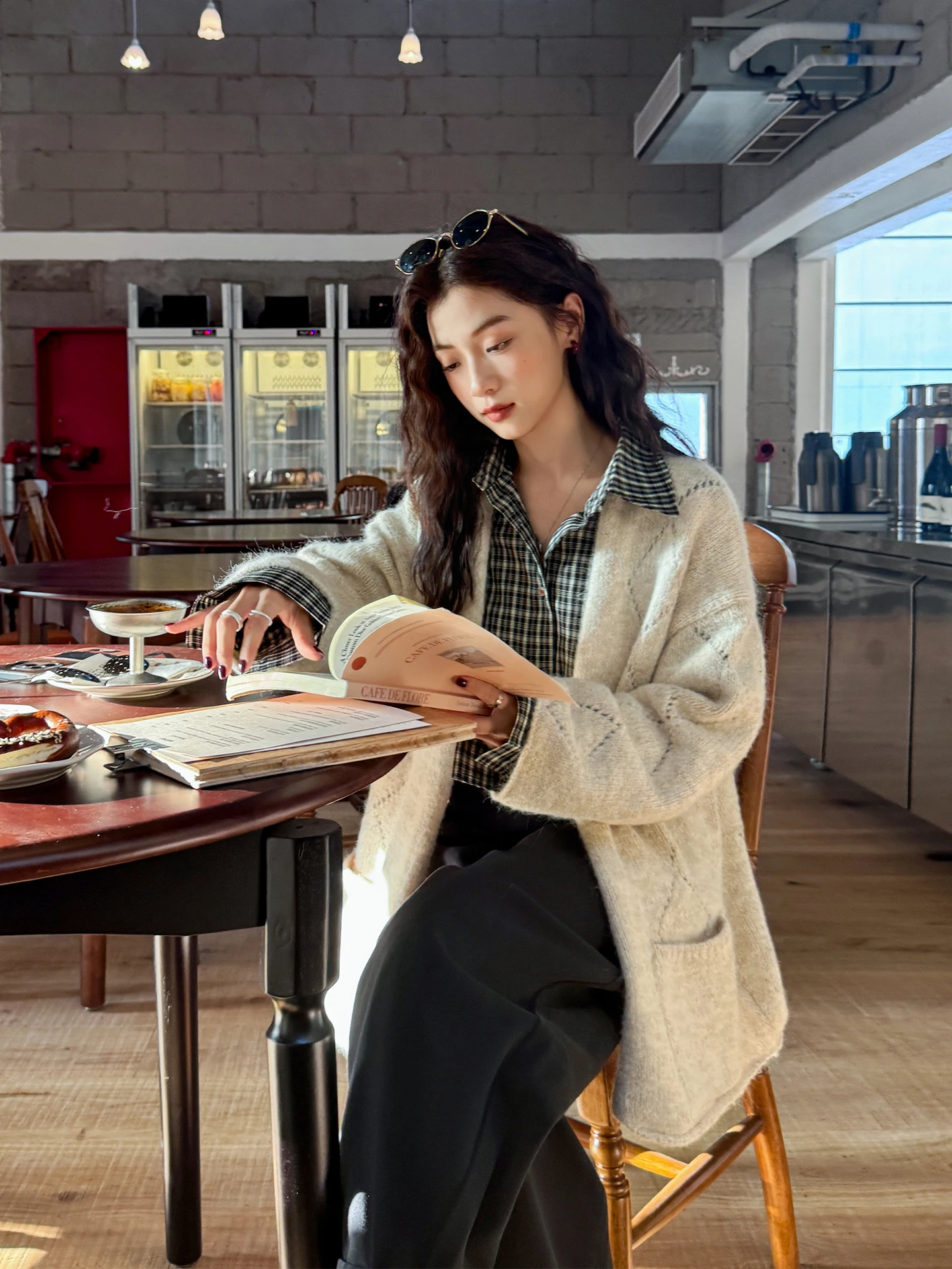 

Thiened Oats Color Knitted Sweater Outerwear Hollow out Diamond Pattern Open Cardigan Warm Commute Sle Women's Faion