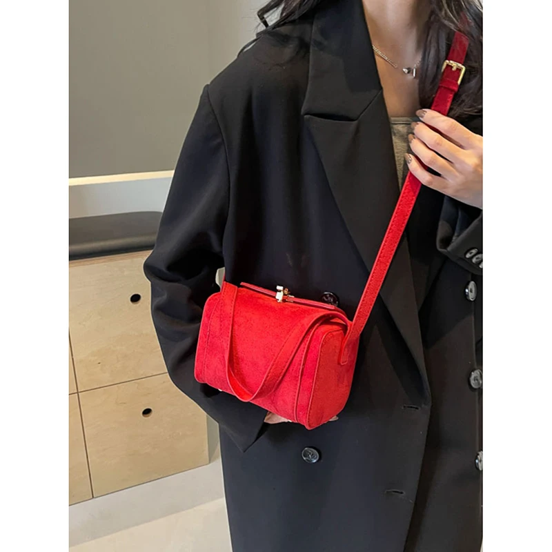 Red Retro Fashion Design Sense Small Square Bag Suede Fabric Women\'s High-end Casual Crossbody Bag 2024 New Commute Shoulder Bag