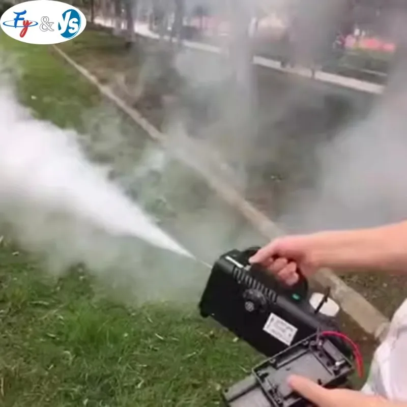 Mini 12V Macchina a basso fumo Nebbia d'acqua Nebbia Spruzzatore per auto automatico Fotografia all'aperto per DJ Stage Wedding Music Party
