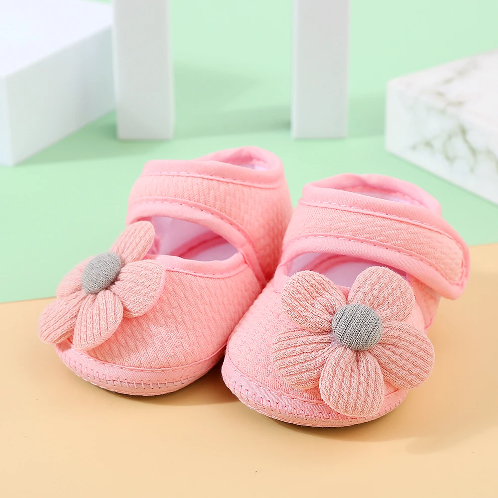 Baby Non-Slip Learning Walking Shoes, Cute Flowers Decorated Baby Soft Flat Shoes Suitable for Indoor Parties and Gatherings.