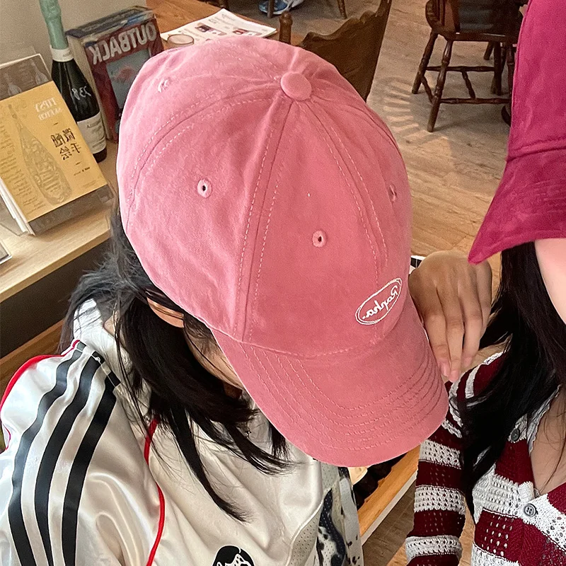 ELFSACK 2025 Autumn New Arrival Sweet Solid Color Letter Dad Hat Embroidered Suede Baseball Cap Casual For Woman