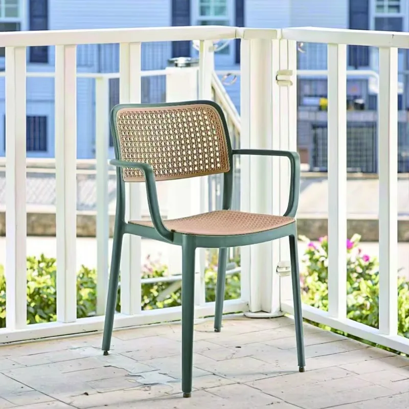 sedia-da-pranzo-in-plastica-impilabile-per-eventi-matrimoni-hotel-e-ristoranti-moderna-ed-economica