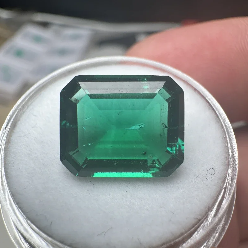 Laborgezüchteter Sambia-Smaragd Hydrothermische Methode Dunkelgrüne Farbe Smaragdschliff Wählbares Zertifikat – Detail 4