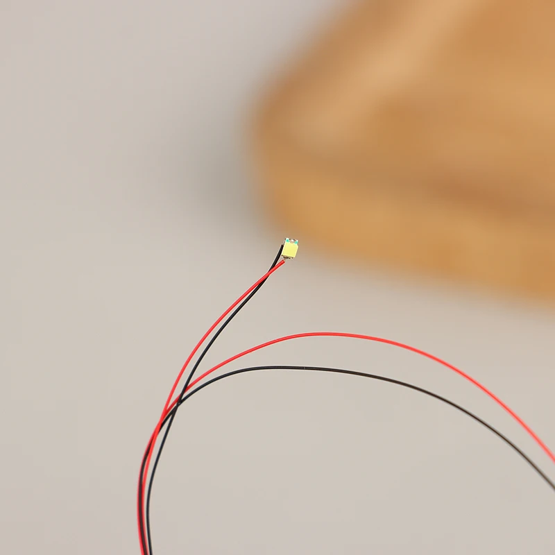 10pcs 0805 กระพริบ LED SMD โคมไฟแบบมีสาย Micro Litz LED Pre-soldered ชิปแบบมีสาย 30 ซม.3V รถไฟของเล่น DIY สายไฟ