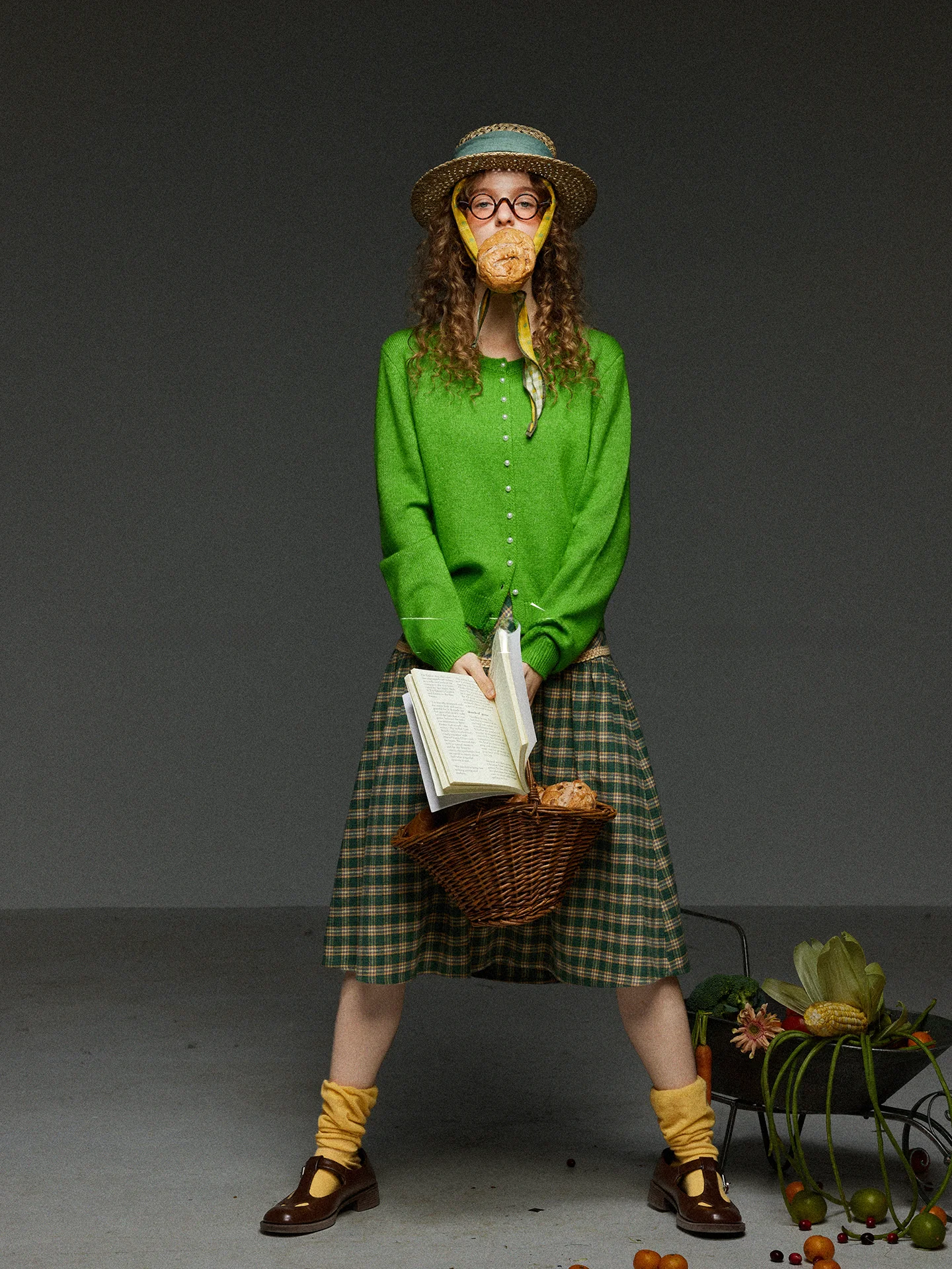 

Ретро-кардиган с круглым вырезом, мягкий вязаный свитер для женщин, приталенный, с жемчужными пуговицами, модный, универсальный, незаменимый для весны