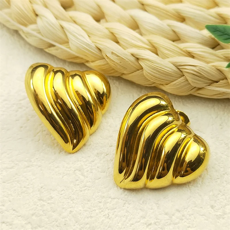 

2024 Trend Heart Shape Love Earrings for Women Girls Stainless Steel Gold Color Fashion Charm Earring Studs Jewelry Gifts