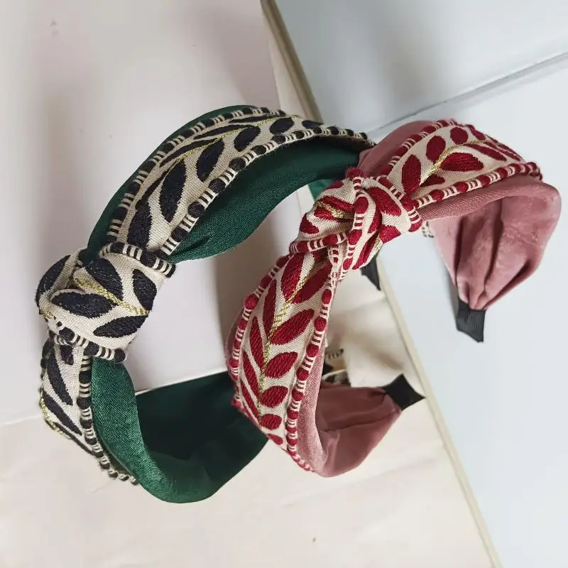Damen Boho-Stirnband mit Stickerei - Breites Ethnisches Blumen-Haarband, Elegantes Schlichtes Haaraccessoire für den Alltag – Detail 4
