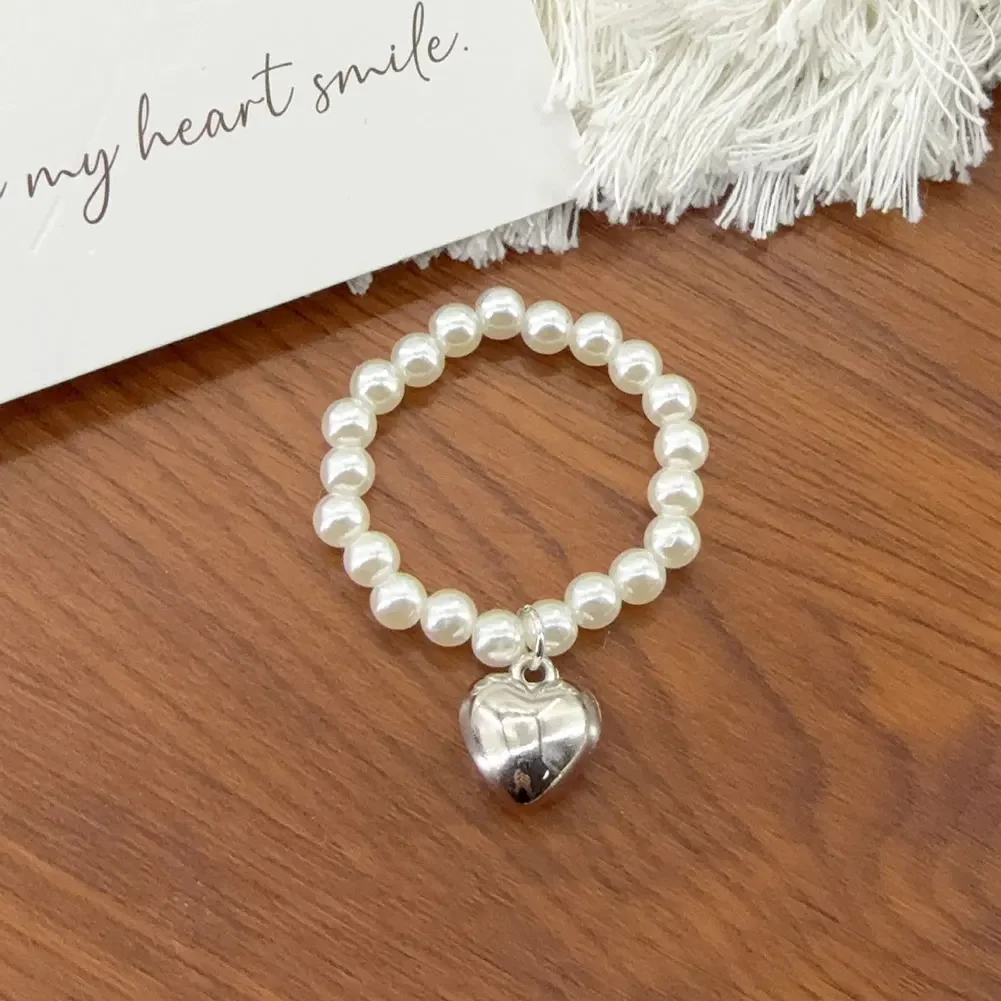 Per Mini Labubu Accessori pendenti Collane di perle a forma di cuore per Labubu V4 Pin per accessori per vestiti per bambole serie Love