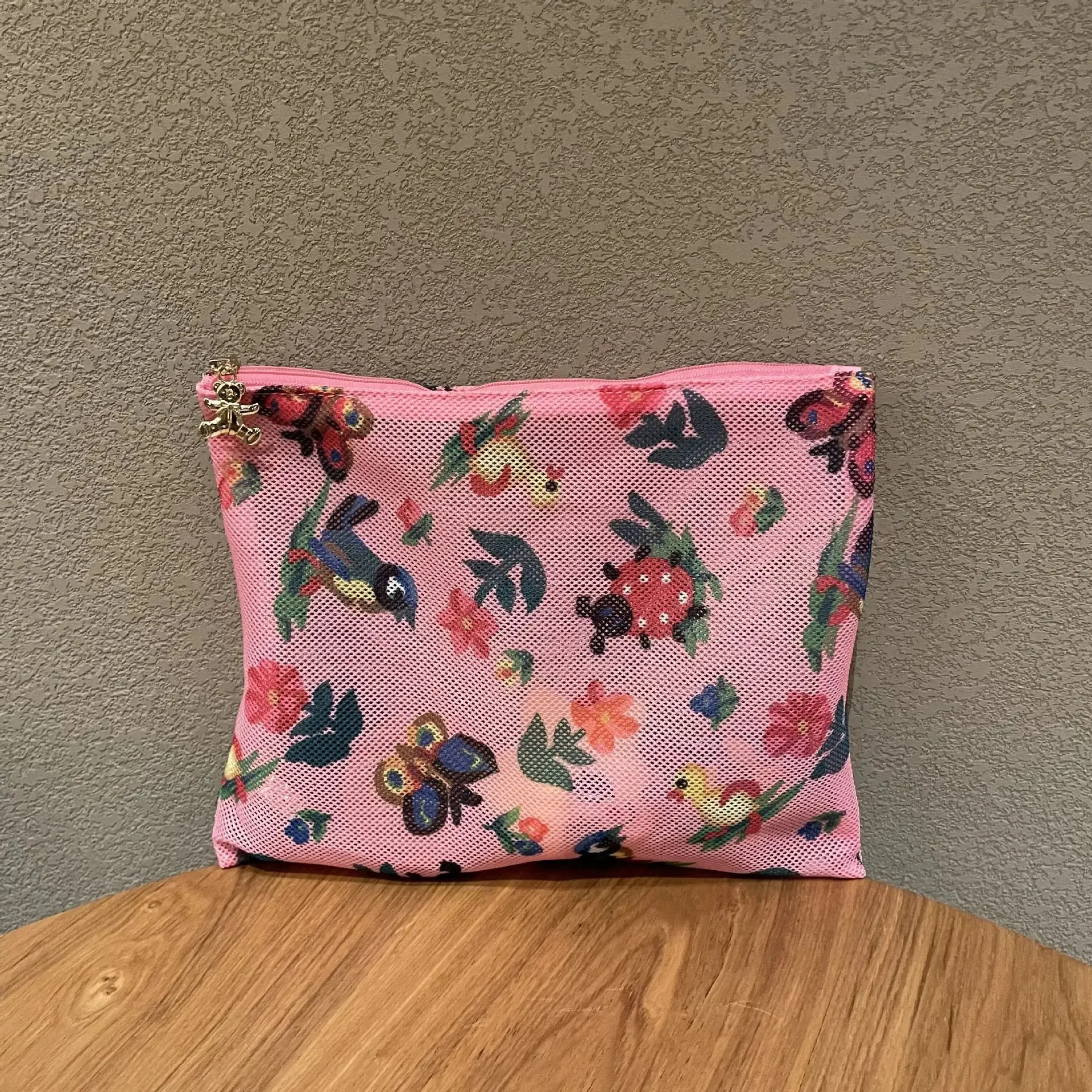 

2025 Vintage Japanese Style Cartoon Printing Large Capacity Makeup Storage Bag With Wash Bag Facility Cosmetic Bag For Travel