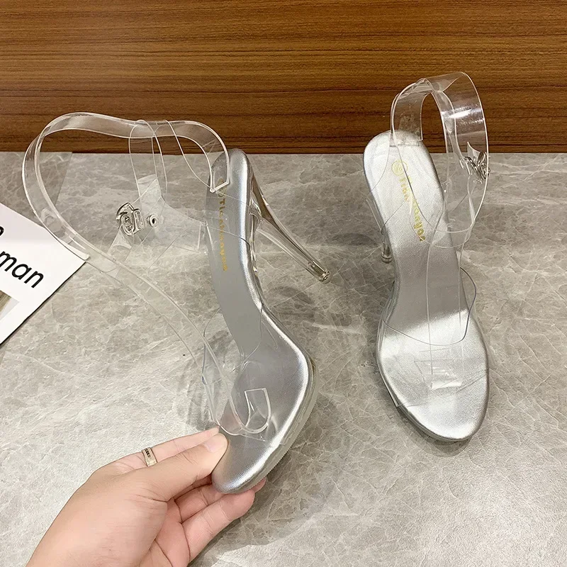 حجم 35-43 الصيف الصنادل النساء عالية الكعب كريستال رقيقة الكعوب النساء أحذية الزفاف الفاخرة مثير صنادل أرضية شفافة 2025