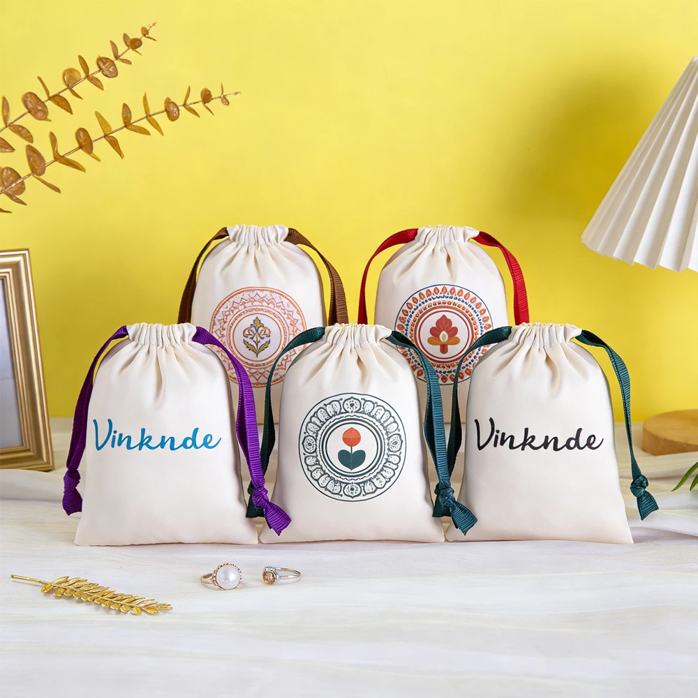 

50/100 шт. подарочные мешочки из шелка и атласа с индивидуальным логотипом для ювелирных изделий, свадебных подарков, конфет, серег, косметики