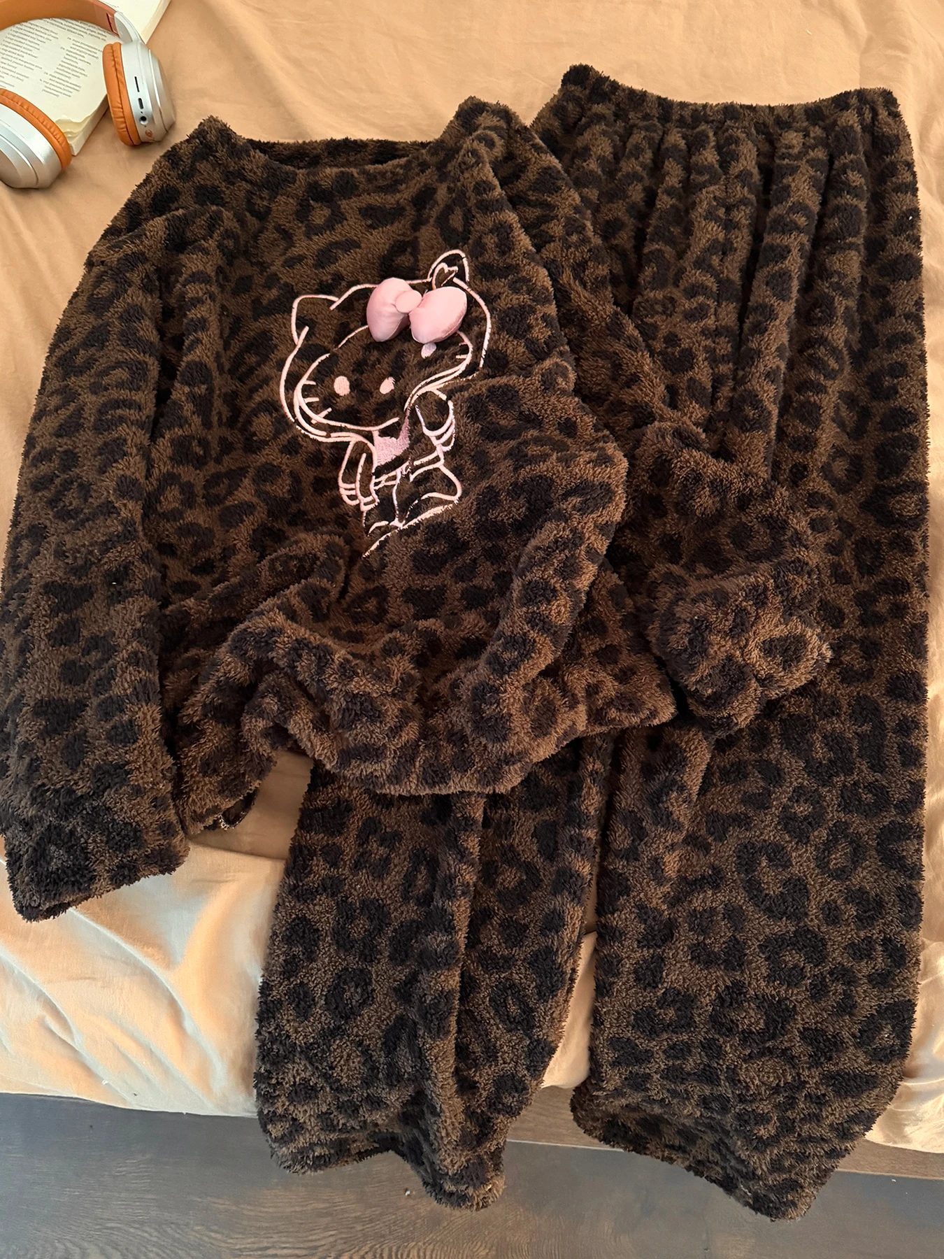 Kt 冬用パジャマ レディース 厚みのあるふわふわルーズカジュアルホーム服セット ヒョウ柄 かわいい和風学生パジャマ 1