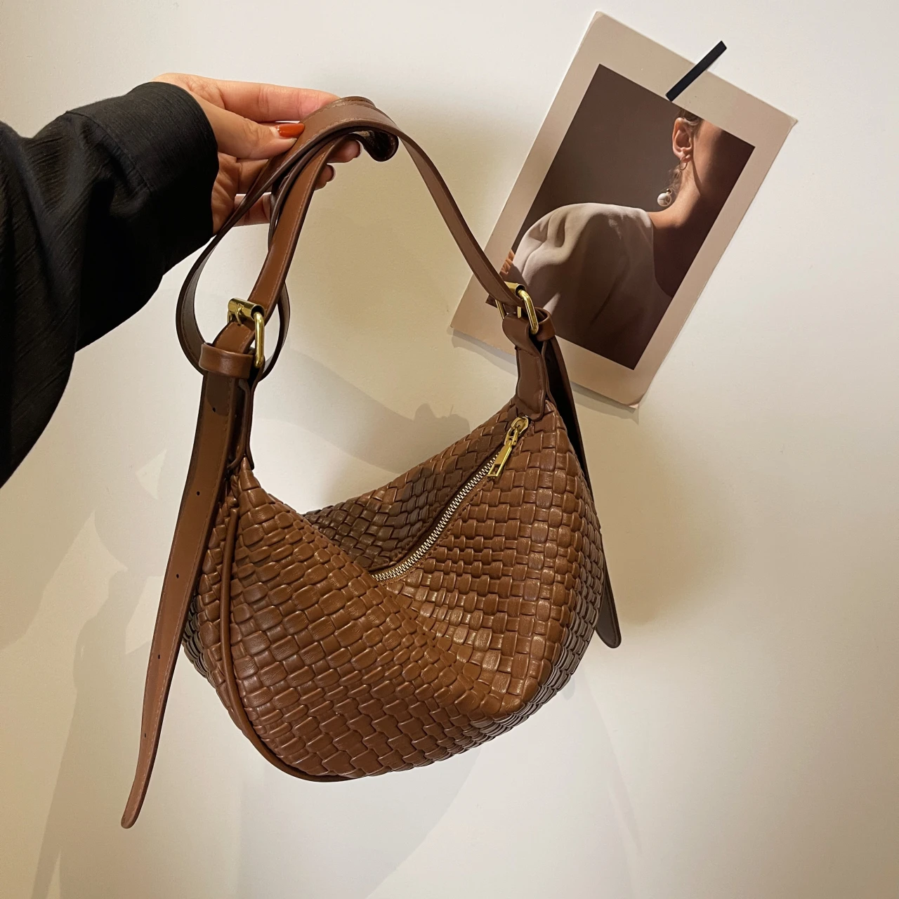 Trend Fashion Women PU Leather Solid Color Shoulder Bag Half Moon Crossbody Bag High-End High-Quality Handbag