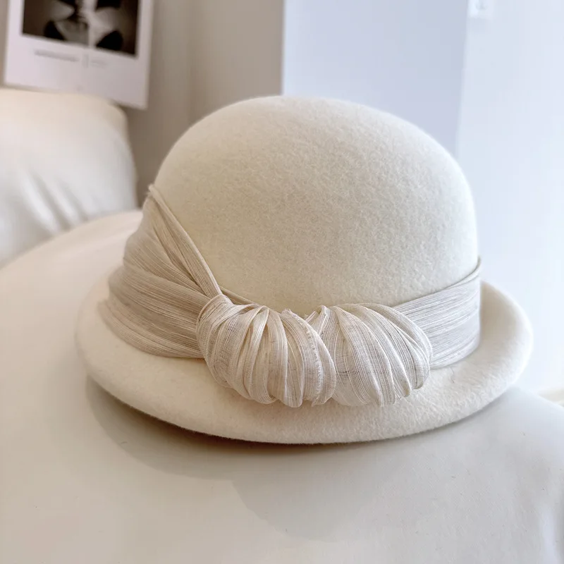 Wysokiej jakości jedwabny beret z kokardką ozdobiony konopi Lekki, luksusowy, elegancki francuski mały cylinder Modny damski kapelusz bankietowy na wesele