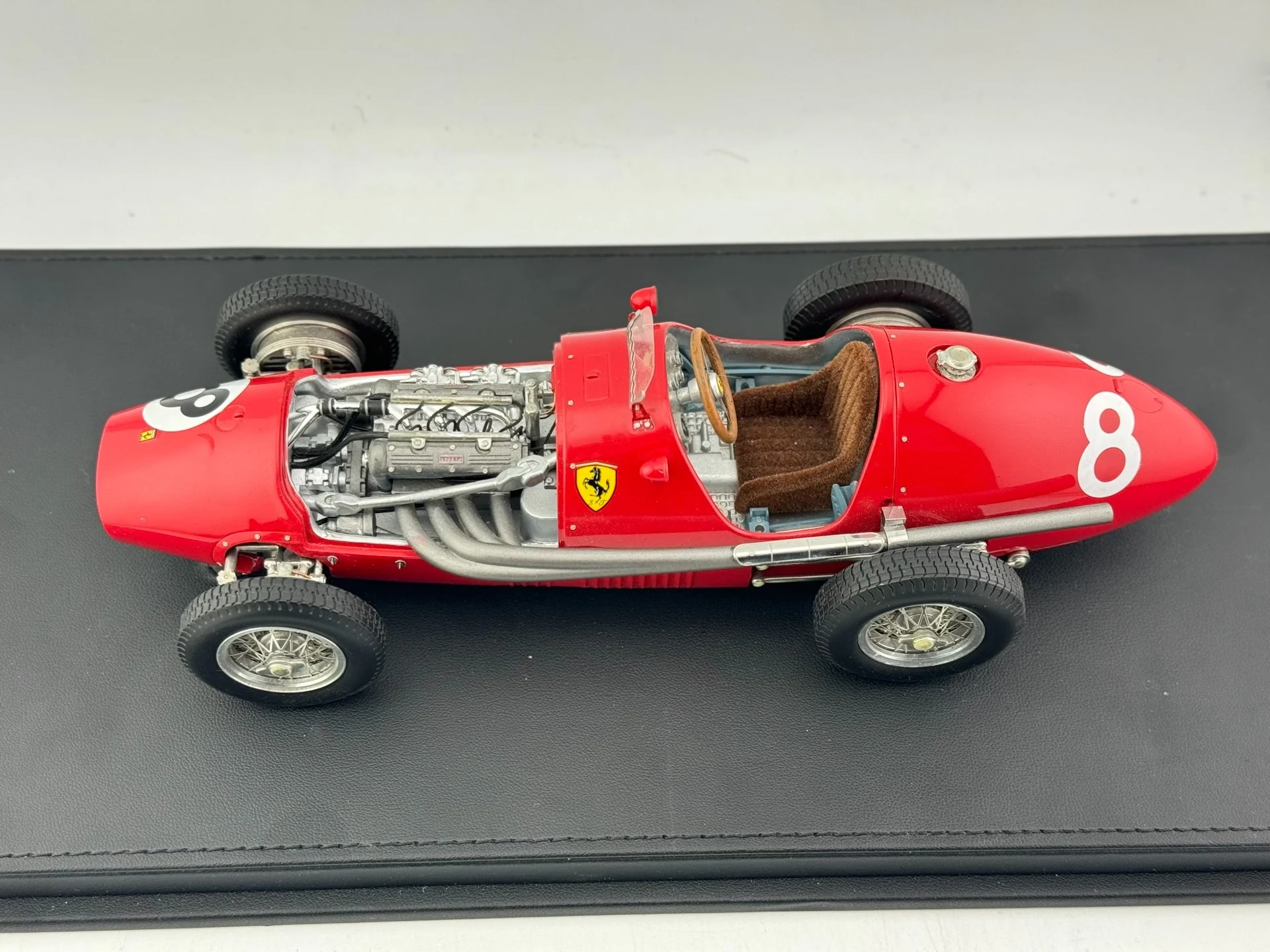 車のカバーには色の違いがあり、カバーはきつすぎません 1/18 スケール 8 レジンカーモデル