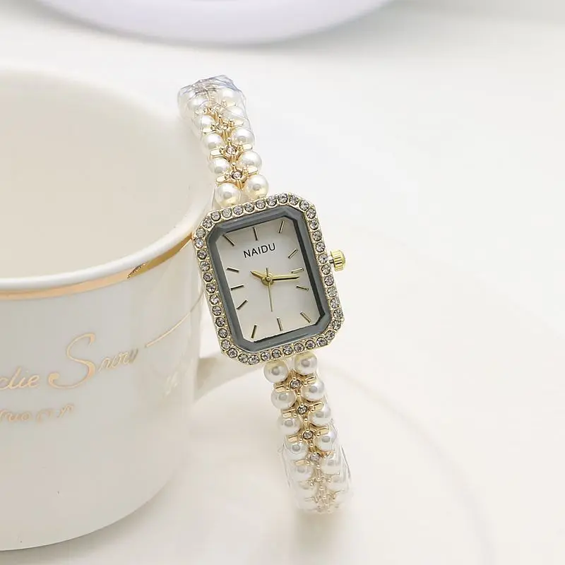

Luxury Women Bracelet Watch Fashion Small Square Dial Ladies Vintage Shell Pearls Chain Quartz Wristwatch Female Clock Wholesale