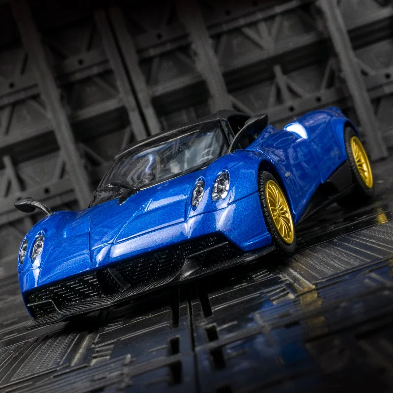 

CCA 1:32 Pagani Huayra суперкар модель автомобиля из сплава для мальчиков со звуковой и световой обратной связью, может открыть дверь детская игрушка