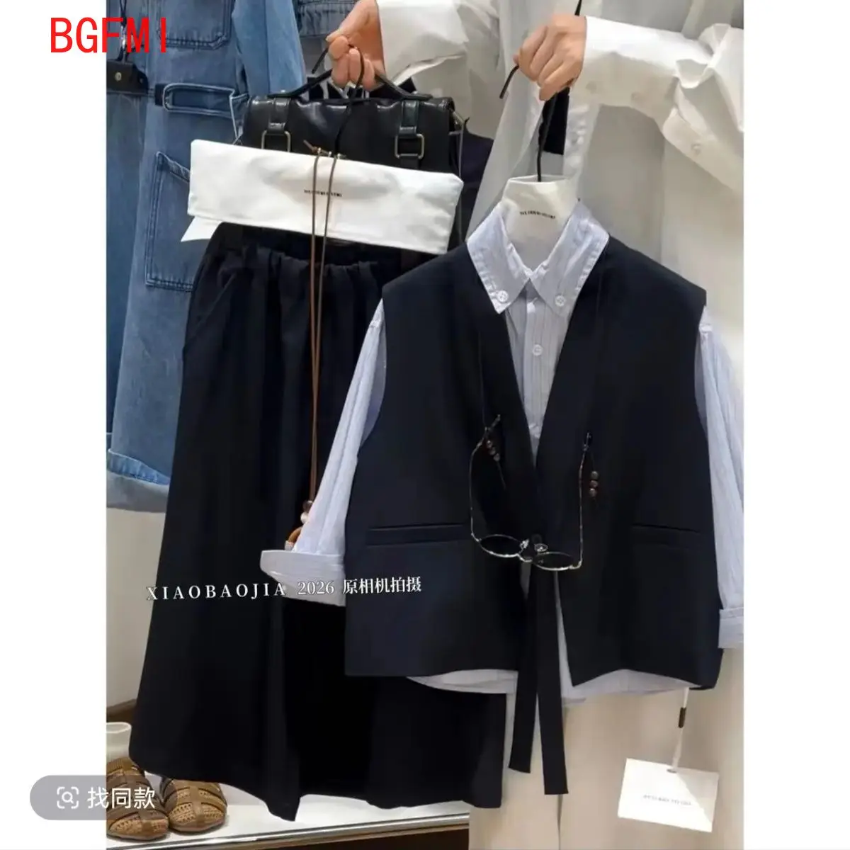 

Новый комплект для мальчиков на весну-осень 2026: нарядный костюм в стиле преппи из 3 предметов (рубашка в полоску + жилет + брюки с широкими штанинами), размеры 2-11 лет