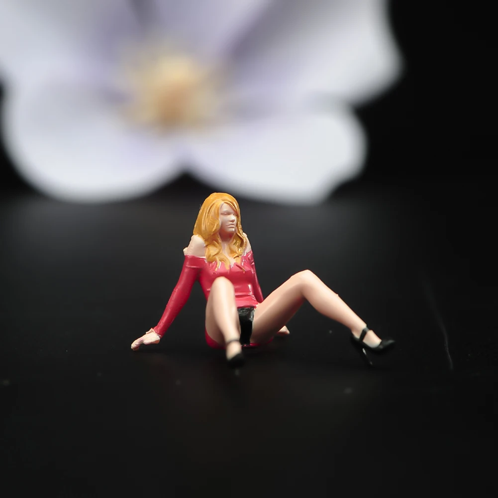 Miniaturas pintadas 1/18 1/24 1/43 1/64 1/87 Uma mulher sedutora sentada com suas pernas figura aberta modelo brinquedos vista decoração