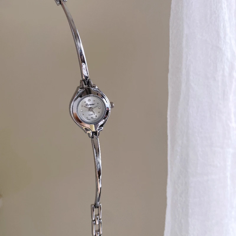 ساعة كلاسيكية للسيدات أنيقة وبسيطة مقاومة للماء 2025 كوارتز هدية عيد ميلاد