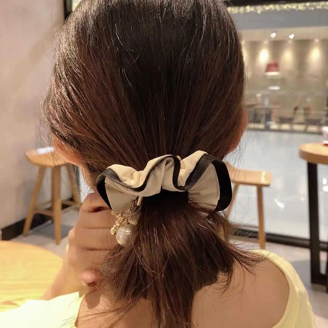 Fashion CC Hair Scrunchies Hair Ties Hair Bands Hair Ropes Hair Accessories Scrunchy Ponytail Holder with Pearl Pendants for Wom