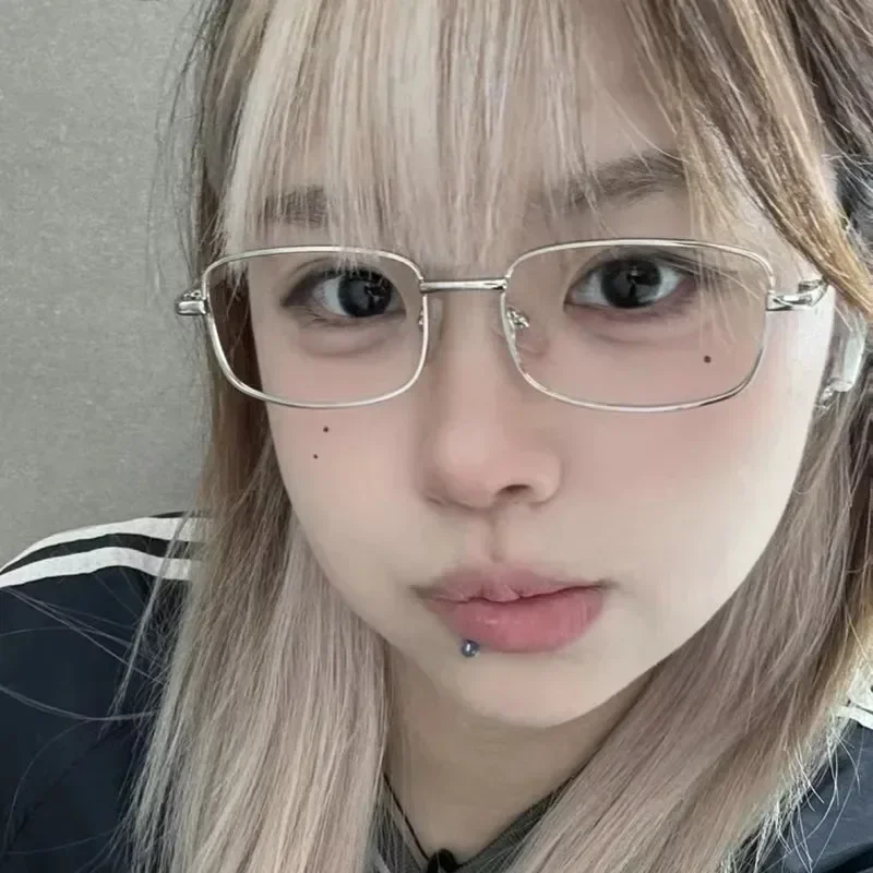 نظارات Y2K Harajuku Retro بإطار مربع صغير للنساء، نظارات معدنية شفافة للقراءة، نظارات زرقاء تحجب الضوء
