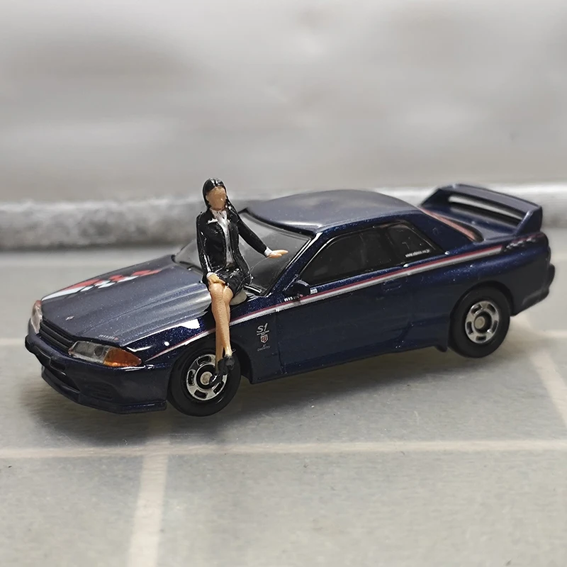 Diecast 1/64 Scale Model Car Doll Miniature Static Scene Presentation A Figure Car Model