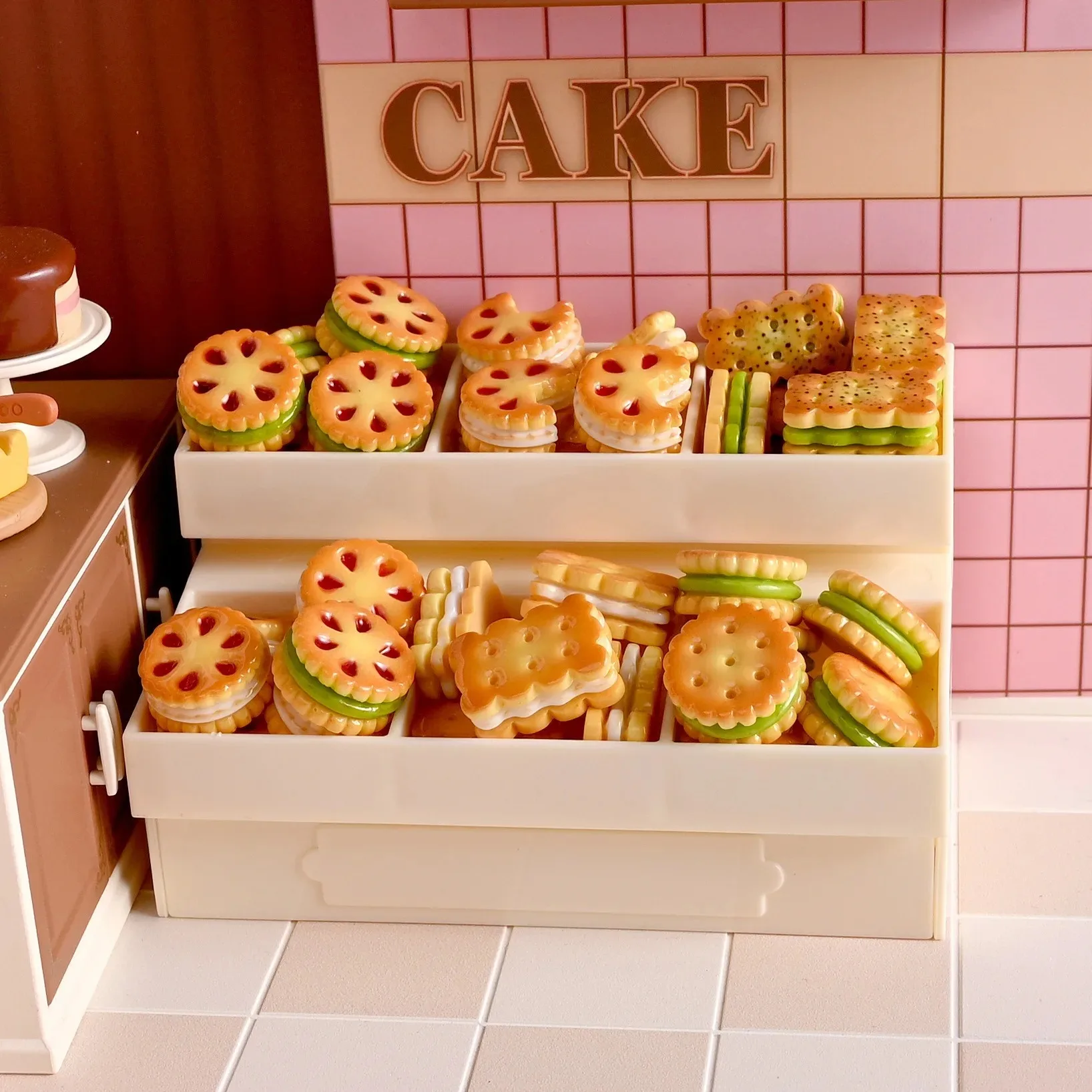 

10pcs Miniature simulation jam filled biscuit resin doll house decoration