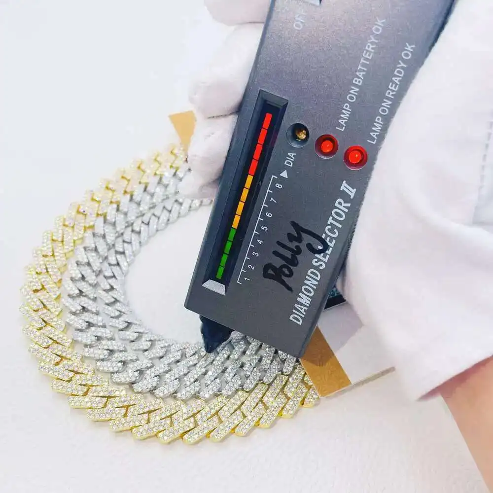 Hand Setting Moissa…