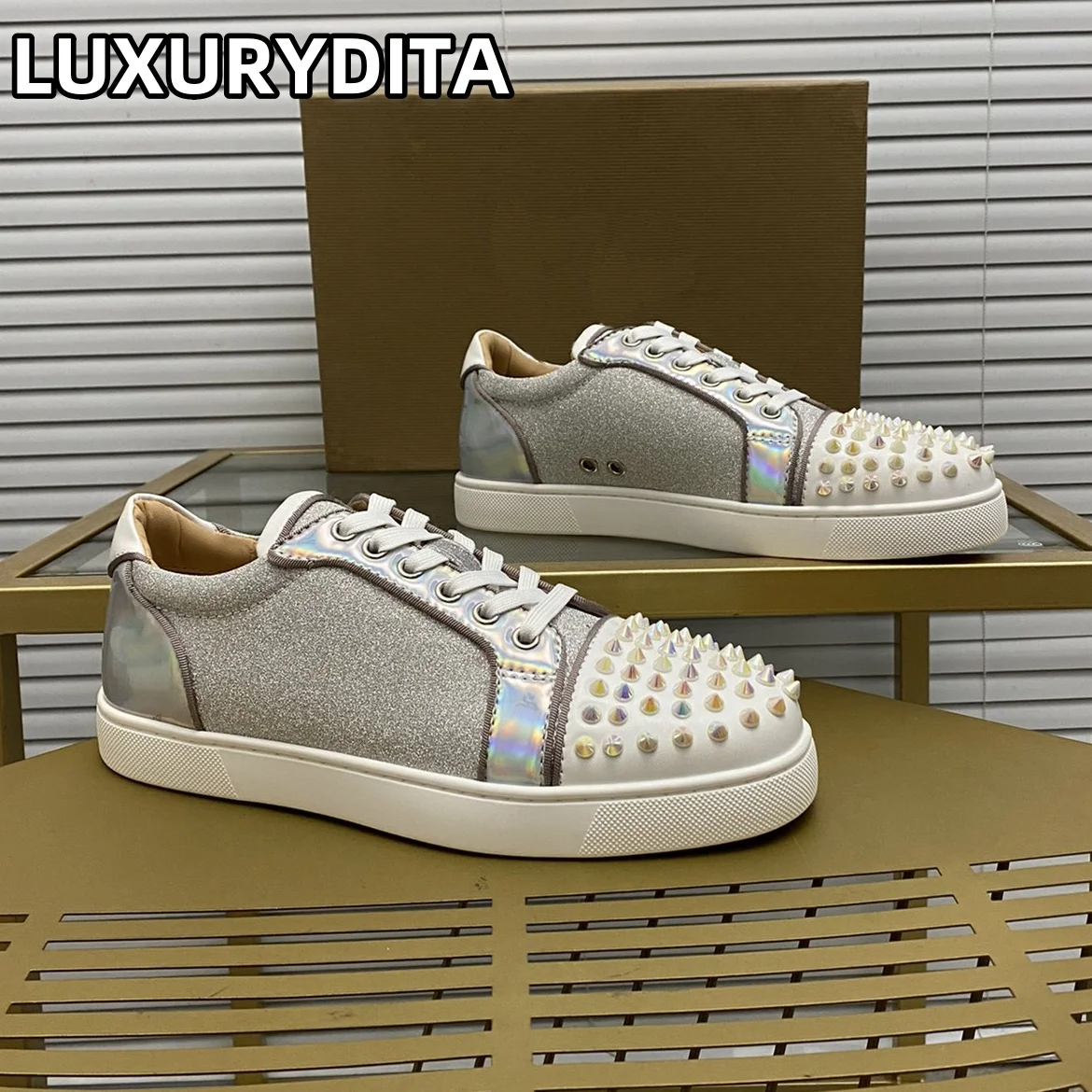 

Top Quality Womens Trendy Casual Tennis Shoes Luxury Mens Real Leather Sneakers 35-48 Designr Rivet Red Sole Lovers Shoes M0239